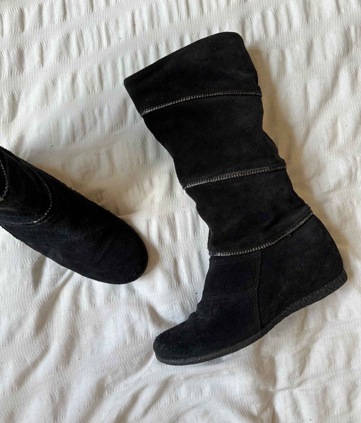 Suede zipper wedges