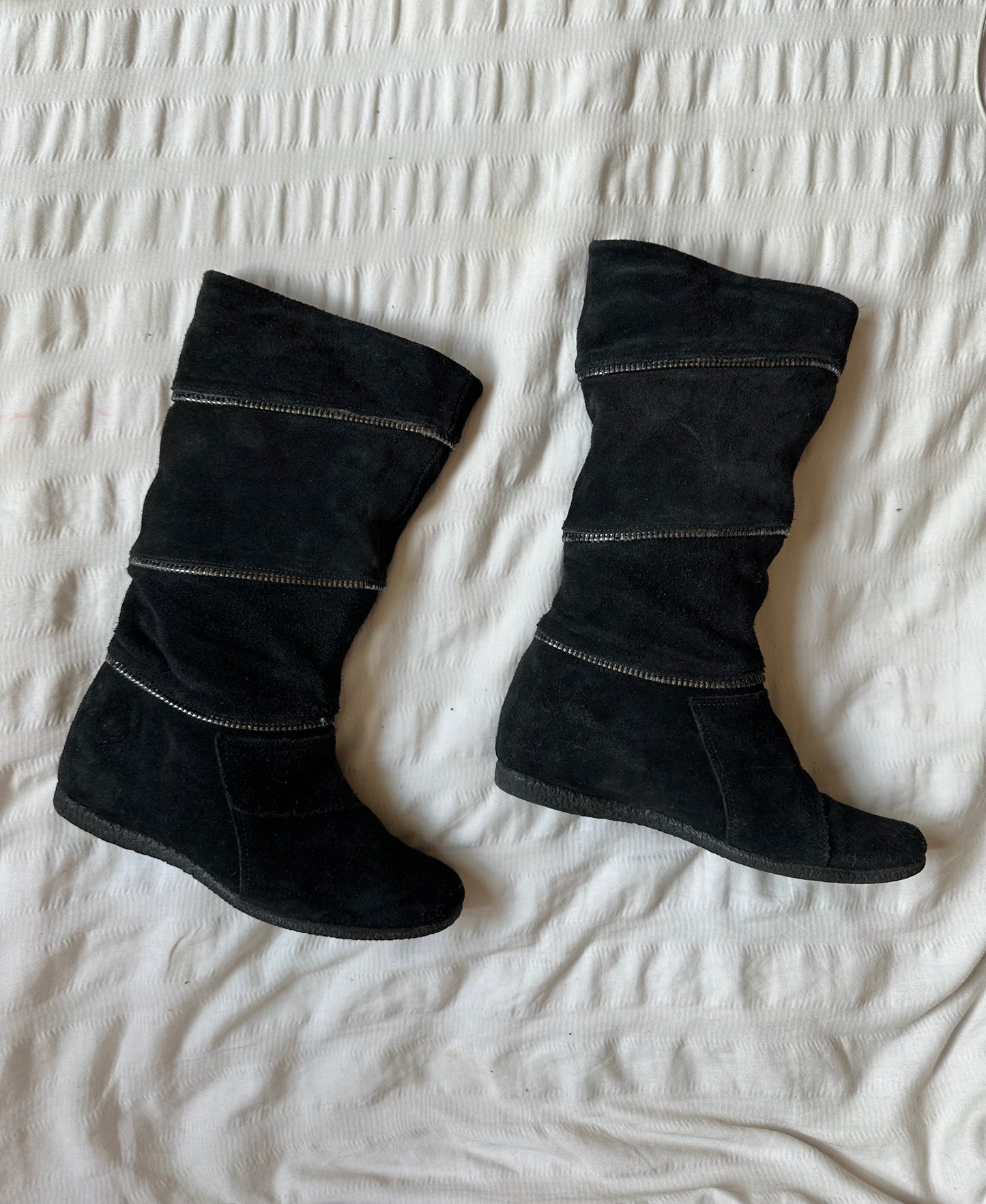 Suede zipper wedges