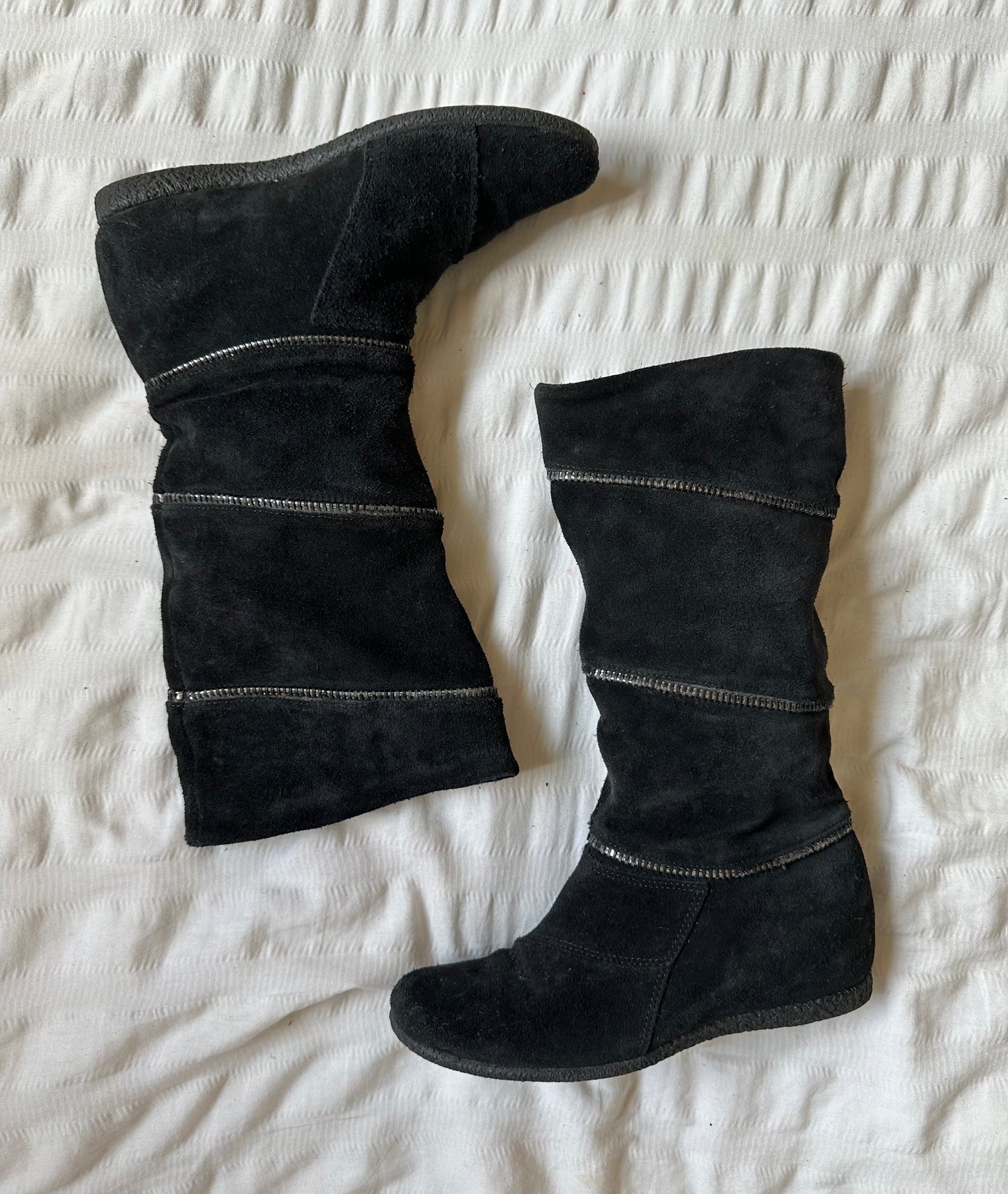 Suede zipper wedges