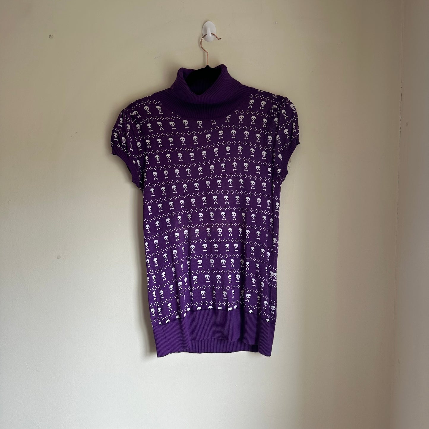 Graphic skull knit