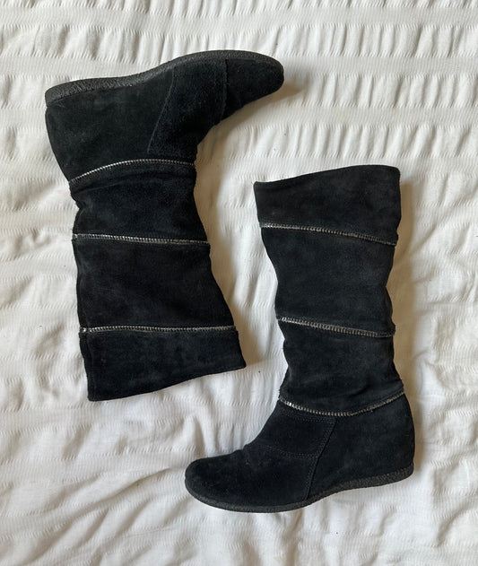 Suede zipper wedges