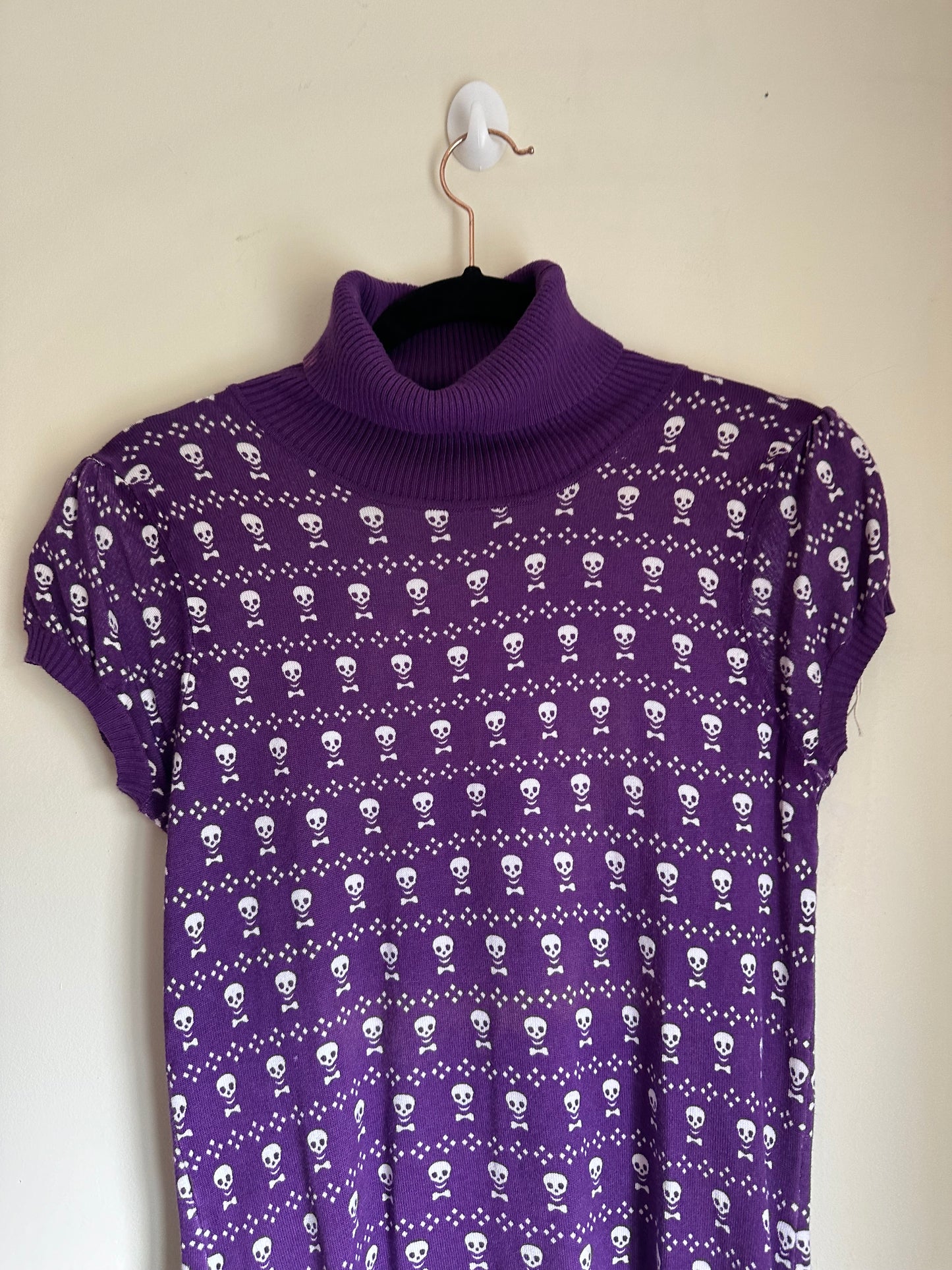 Graphic skull knit