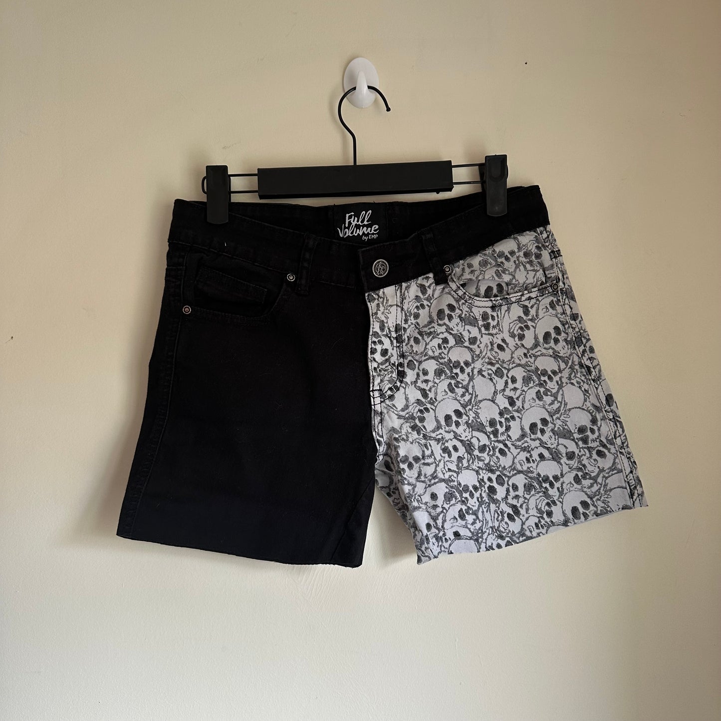 Skull graphic hot pants
